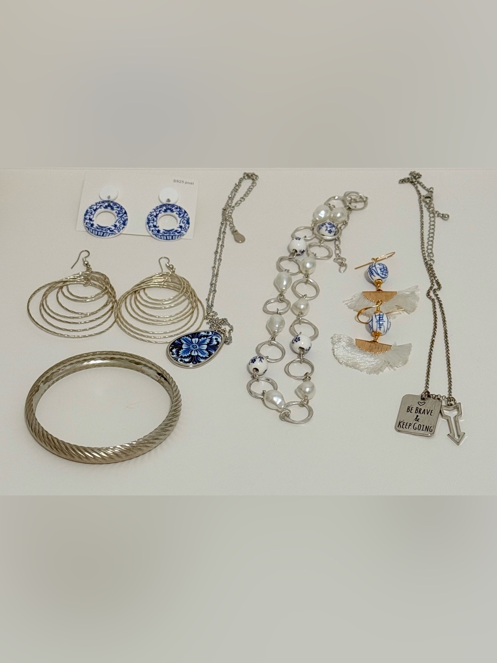 Lot of Silvertone & Goldtone necklaces, earrings & bracelet